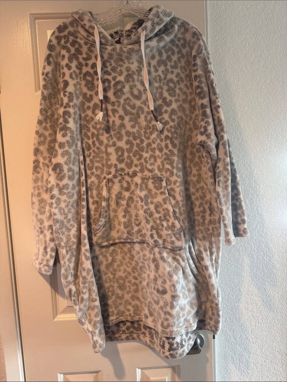 WILDFOX Gray & Charcoal Plush Leopard Hooded Pullover Robe Lounger  L XL